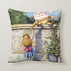 Alice und Humpty Dumpty in Wonderland Kissen