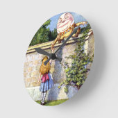 Alice und Humpty Dumpty in Wonderland Runde Wanduhr (Winkel)
