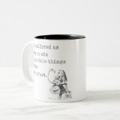 Alices Adventures in Wonderland Quote Zweifarbige Tasse (Vorderseite Links)