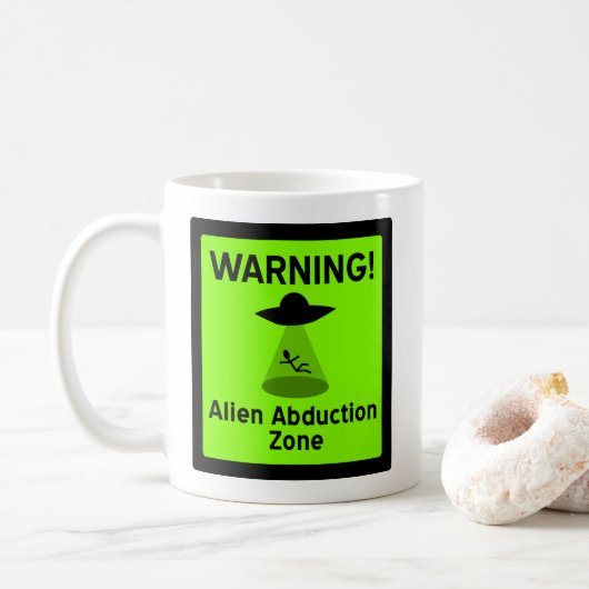 Alien Abduktionszone Warnzeichen (grün) Kaffeetasse (Mit Donut)