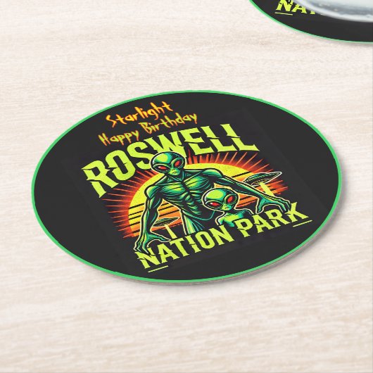Alien Adventures starten hier in Roswell! Runder Pappuntersetzer (Angewinkelt)