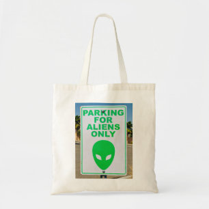 Alien Art Parking nur für Außerirdische mit Typogr Tragetasche