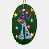 Alien Ation: Oval mit Hippy Chick Keramikornament (Links)