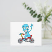 Alien auf winzigen Fahrrädern Postkarte (Stehend Vorderseite)