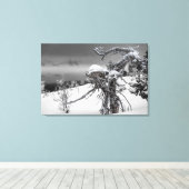Alien aus Holz im Winter Leinwanddruck (Insitu (Holzboden))