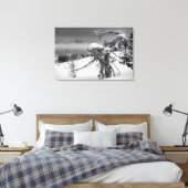 Alien aus Holz im Winter Leinwanddruck (Insitu (Schlafzimmer))