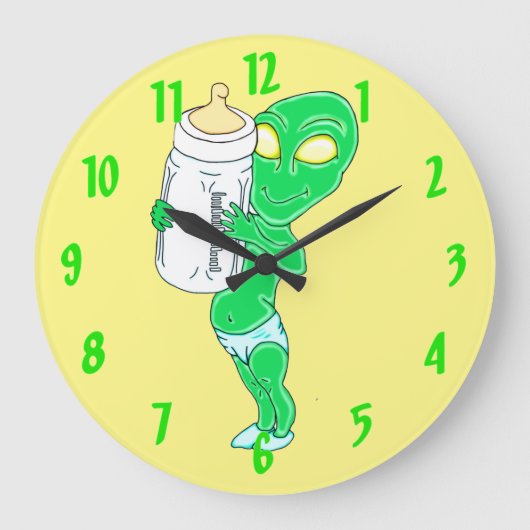 Alien Baby Boy Große Wanduhr (Vorderseite)