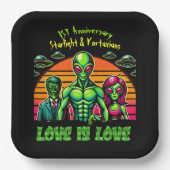 Alien Couple in galaktischer Zuneigung Pappteller (Vorderseite)