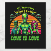 Alien Couple in galaktischer Zuneigung Weinetikett (Einzelnes Label)