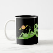 Alien des Friedens in der Tasse (Links)