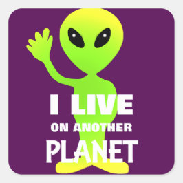 Alien des niedlichen Cartoon im Weltraum Quadratischer Aufkleber