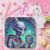 Alien, die Birthday Cake hält Pappteller (Party)