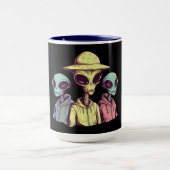 Alien Duo Coffee Mug – Retro Sci-Fi Tasse (Zentrum)