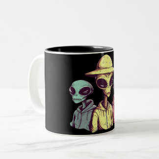 Alien Duo Coffee Mug – Retro Sci-Fi Zweifarbige Tasse