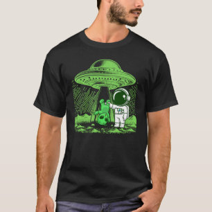 Alien Entführung mit dem Astronauten des Cartoon T-Shirt