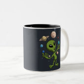 Alien fand das Leben Zweifarbige Tasse (VorderseiteRechts)