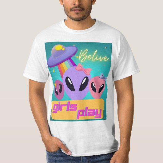 Alien glaubt, dass Mädchen spielen T-Shirt (Vorderseite)