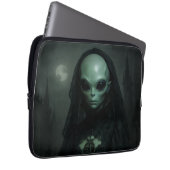 Alien Gotische Priesterin des Mondes Laptopschutzhülle (Vorne Rechts)