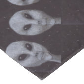 Alien Grays Tischdecke (Schrägansicht)