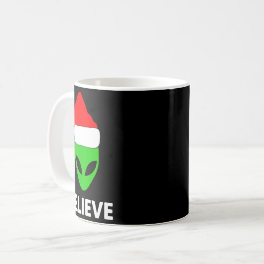 Alien Green Face Christmas Santa Hat Believe Kaffeetasse (Vorderseite Links)
