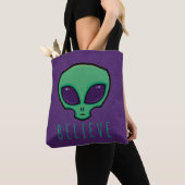 Alien Head glauben Tasche (Von Nahem)