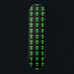 Alien Head Skateboard<br><div class="desc">Weit weg.</div>