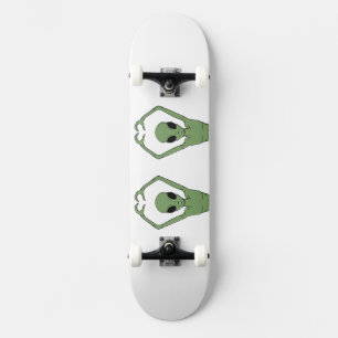 Alien-Herz-Pose Skateboard