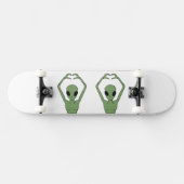 Alien-Herz-Pose Skateboard (Horizontal)
