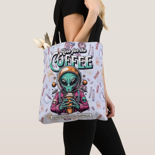 Alien hier für den Kaffee Tasche (Von Nahem)