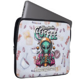 Alien hier wegen des Kaffees Laptopschutzhülle (Vorne Rechts)