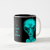 Alien, ich wollte zu glauben zweifarbige tasse (VorderseiteRechts)