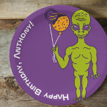 Alien im Weltraum mit Planet Balloons Geburtstagsp Pappteller<br><div class="desc">Werfen Sie mit diesen benutzerdefinierten Tellern,  die eine Abbildung einer Alien aus Kalkgrün darstellen,  die ein Paar planetenförmige Ballons enthält,  eine Geburtstagsparty aus dieser Welt.</div>