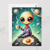 Alien in Blau und Rosa PJs mit Kaffee und Ei Postkarte (Vorne/Hinten)
