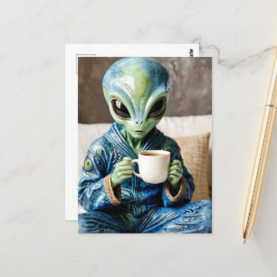 Alien in Blue PJs mit einem Kaffee Postkarte