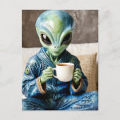 Alien in Blue PJs mit einem Kaffee Postkarte (Vorderseite)