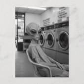 Alien in der Wäscherei Postkarte (Vorderseite)