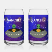 Alien in einem Raumschiff mit einem neuen T - Shir Dosenglas (Vorderseite)