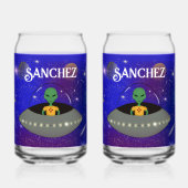 Alien in einem Raumschiff mit einem neuen T - Shir Dosenglas (Rückseite)