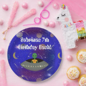 Alien in einem Raumschiff mit einem neuen T - Shir Pappteller (Party)