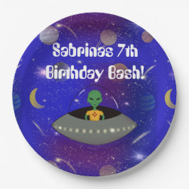 Alien in einem Raumschiff mit einem neuen T - Shir Pappteller