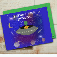 Alien in einem Raumschiff mit einem neuen T - Shir