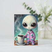 Alien in PJs mit Kaffee Postkarte (Stehend Vorderseite)