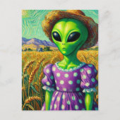 Alien in Polka Dot Dress und Strohhüttenfeld Postkarte (Vorderseite)