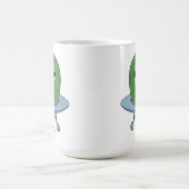 Alien in seinem kleinen Raumschiff Kaffeetasse (Mittel)