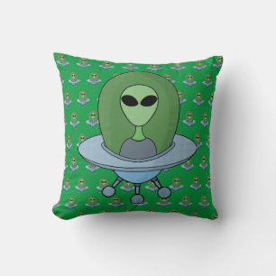 Alien in seinem kleinen Raumschiff Kissen
