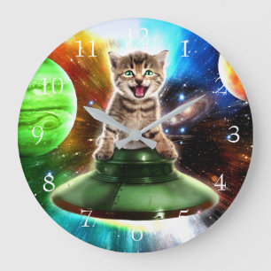 Alien-Katze in der Untertasse Große Wanduhr