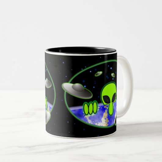 Alien Kilroy Zweifarbige Tasse (VorderseiteRechts)