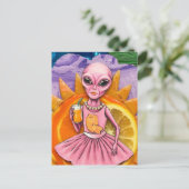 Alien Lady in Rosa mit Orangensaft, Orangensonne Postkarte (Stehend Vorderseite)