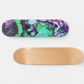 Alien Laseraugen mit Reptilienzunge Skateboard (Horizontal)