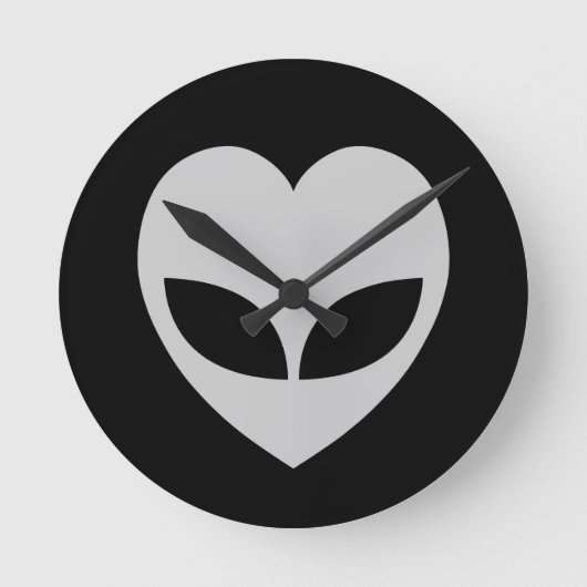 Alien Liebe Herzrunden Runde Wanduhr (Vorderseite)